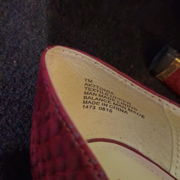 Anne Klein Tonia Burgundy Faux Reptile Pattern Pumps - Size 7M - Picture 2 of 6